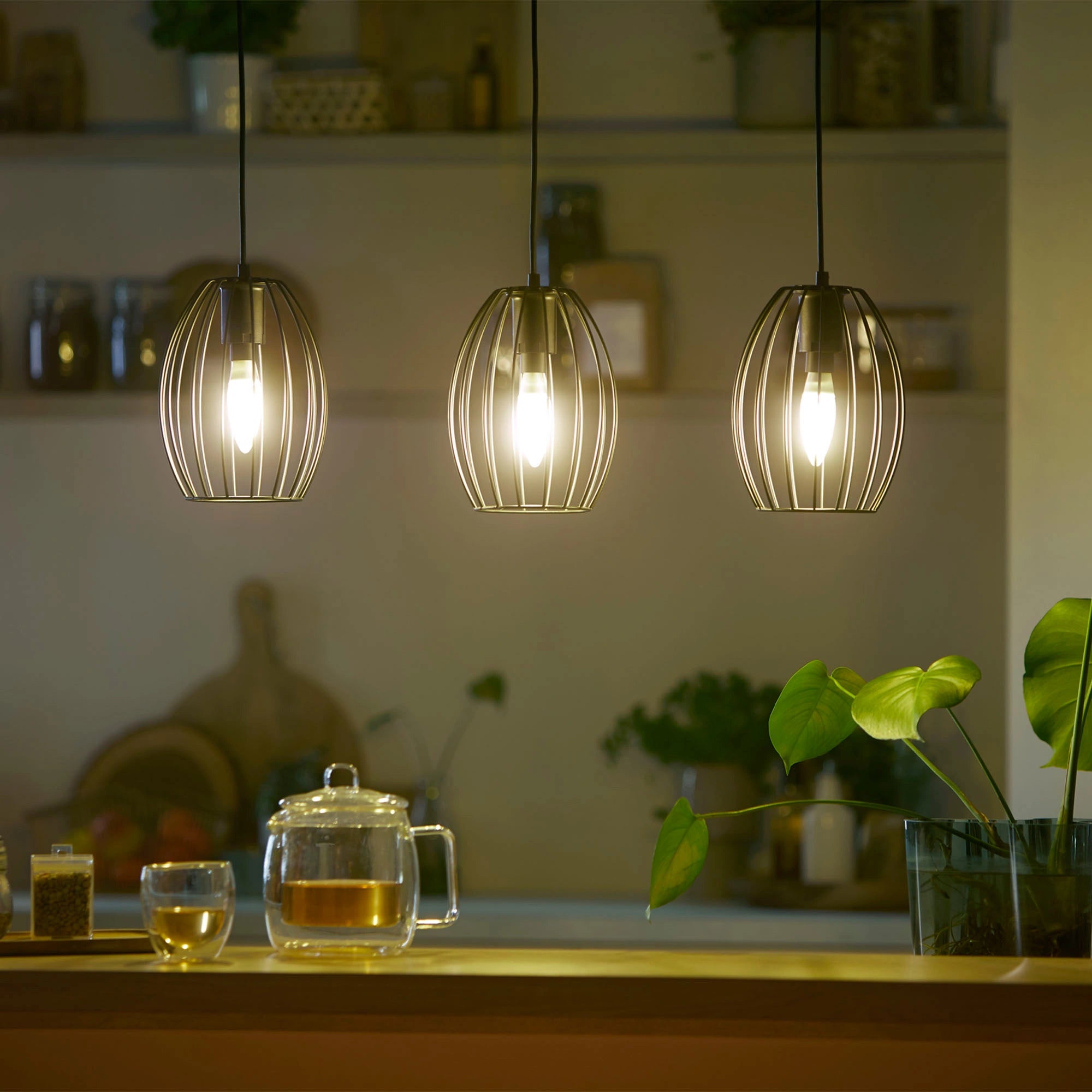 LED E14 Kron B35 2,3W (40W) Frostad 485lm 2700K Energiklass A